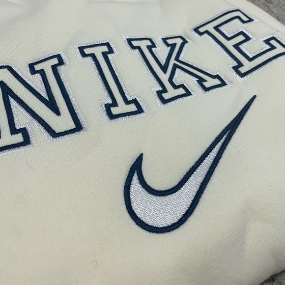 Nike Sweatshirt - Picture 2 of 3